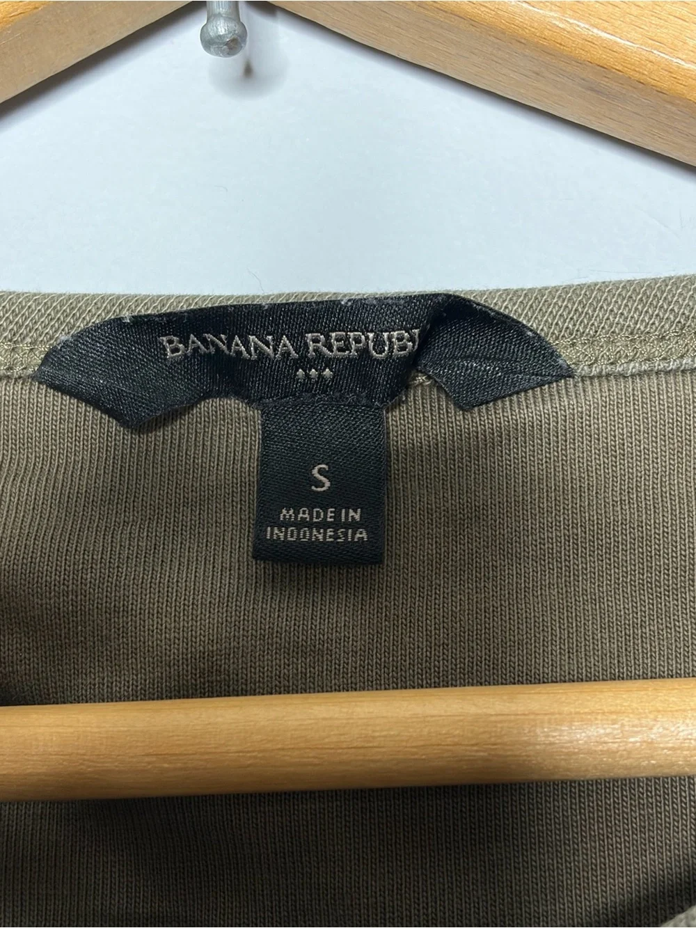 Banana Republic Men's Rugged Slub Henley Olive Green Small